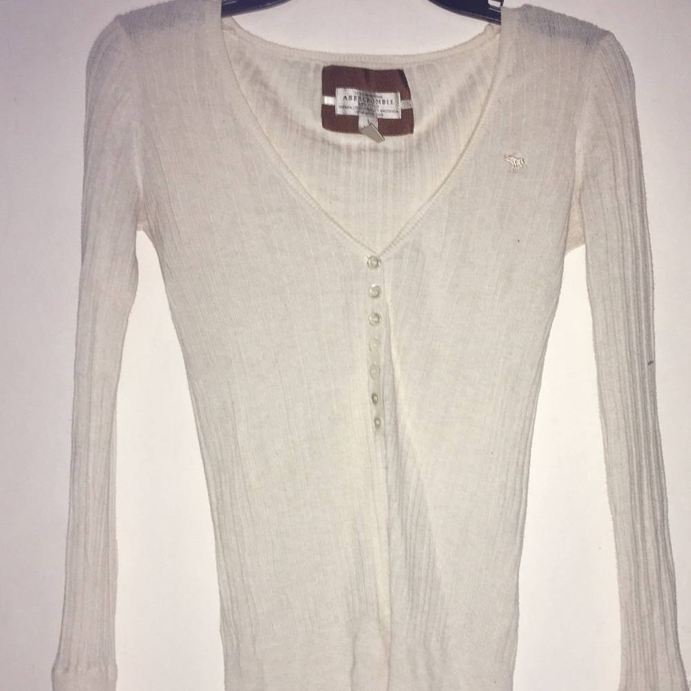 White V-NECK sweater